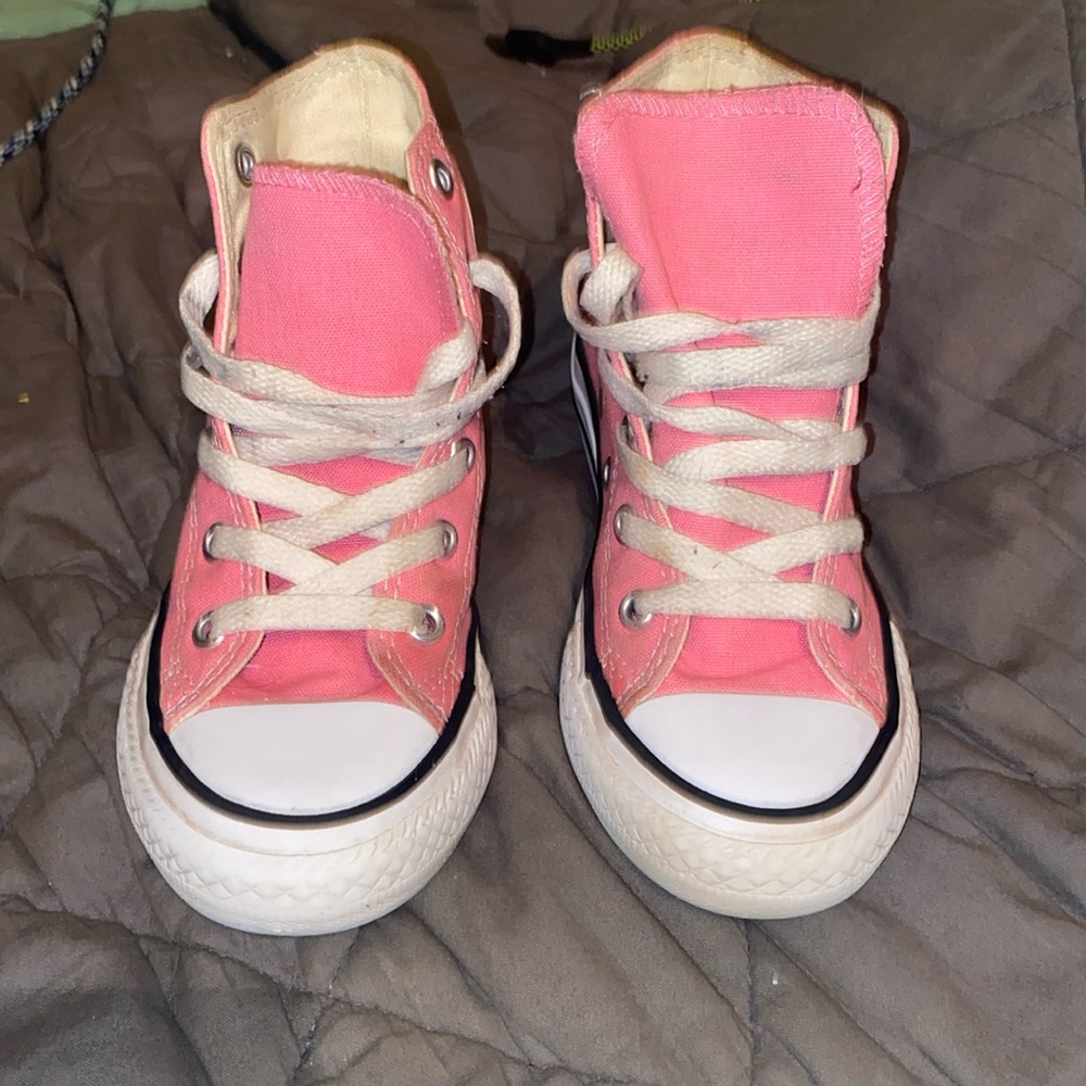 Kids pink hightop converse